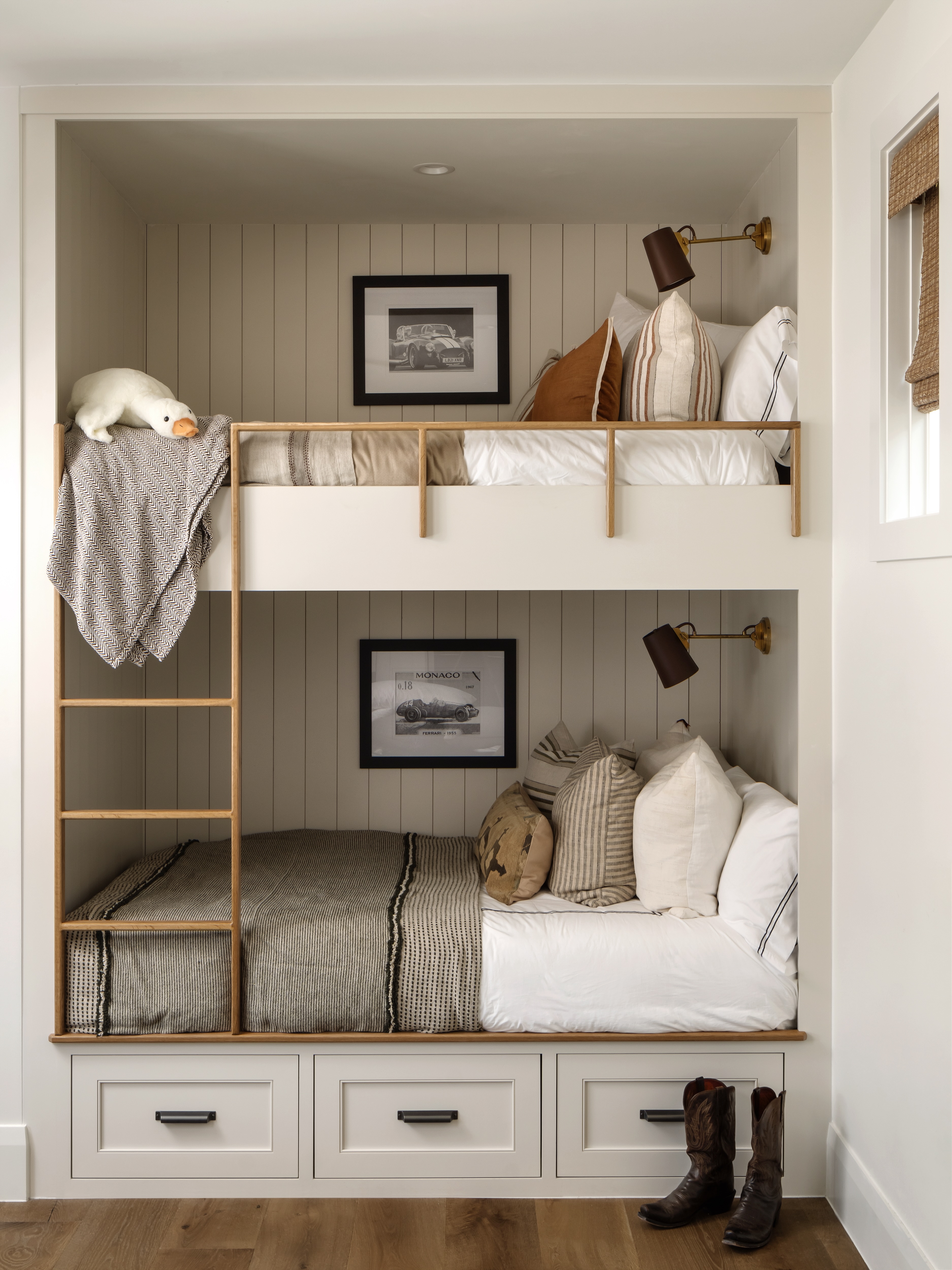 Cottage Traditional with a Modern Twist Image 5