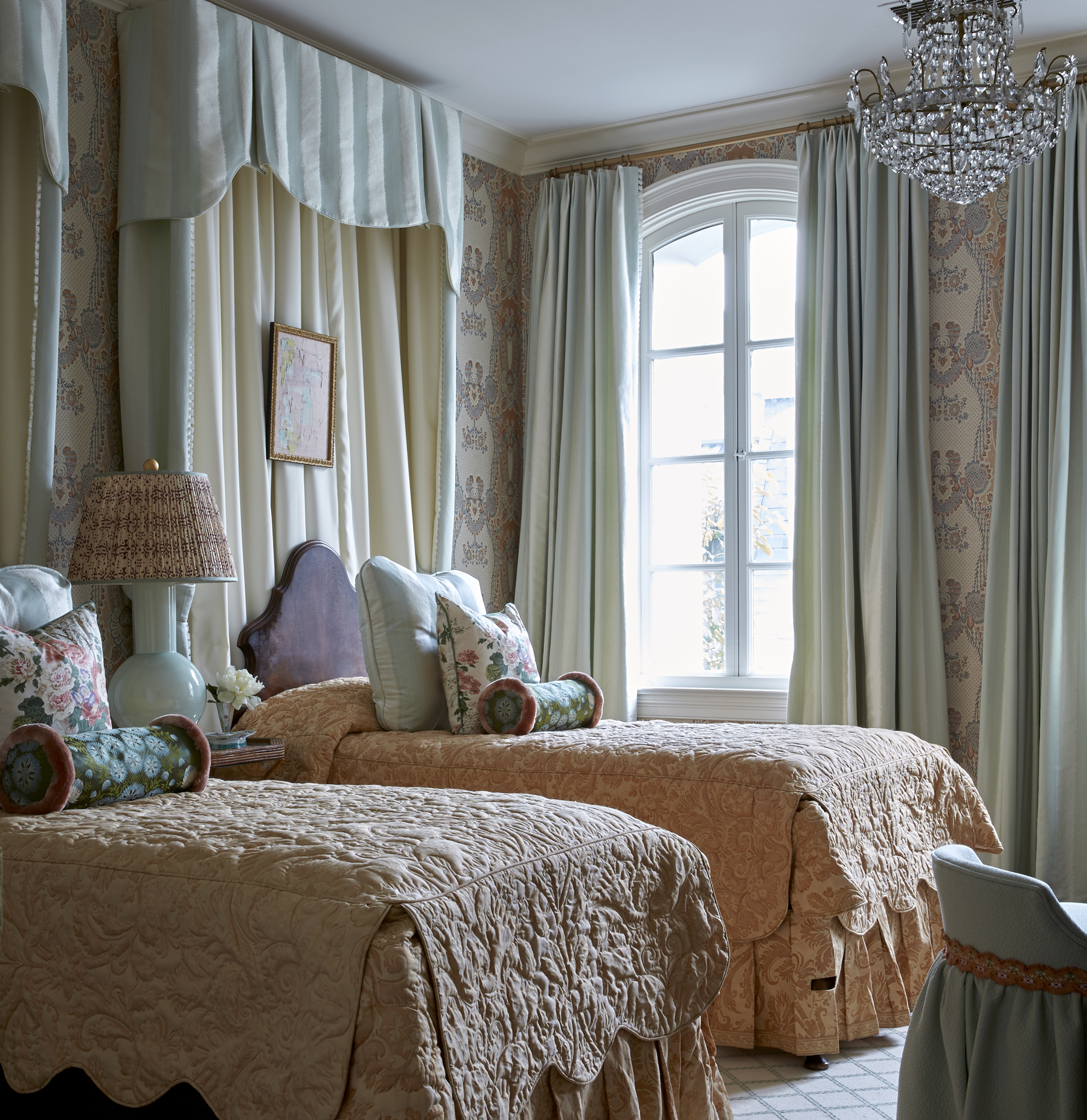 Country to Town: Belle Meade Townhouse  Image 1