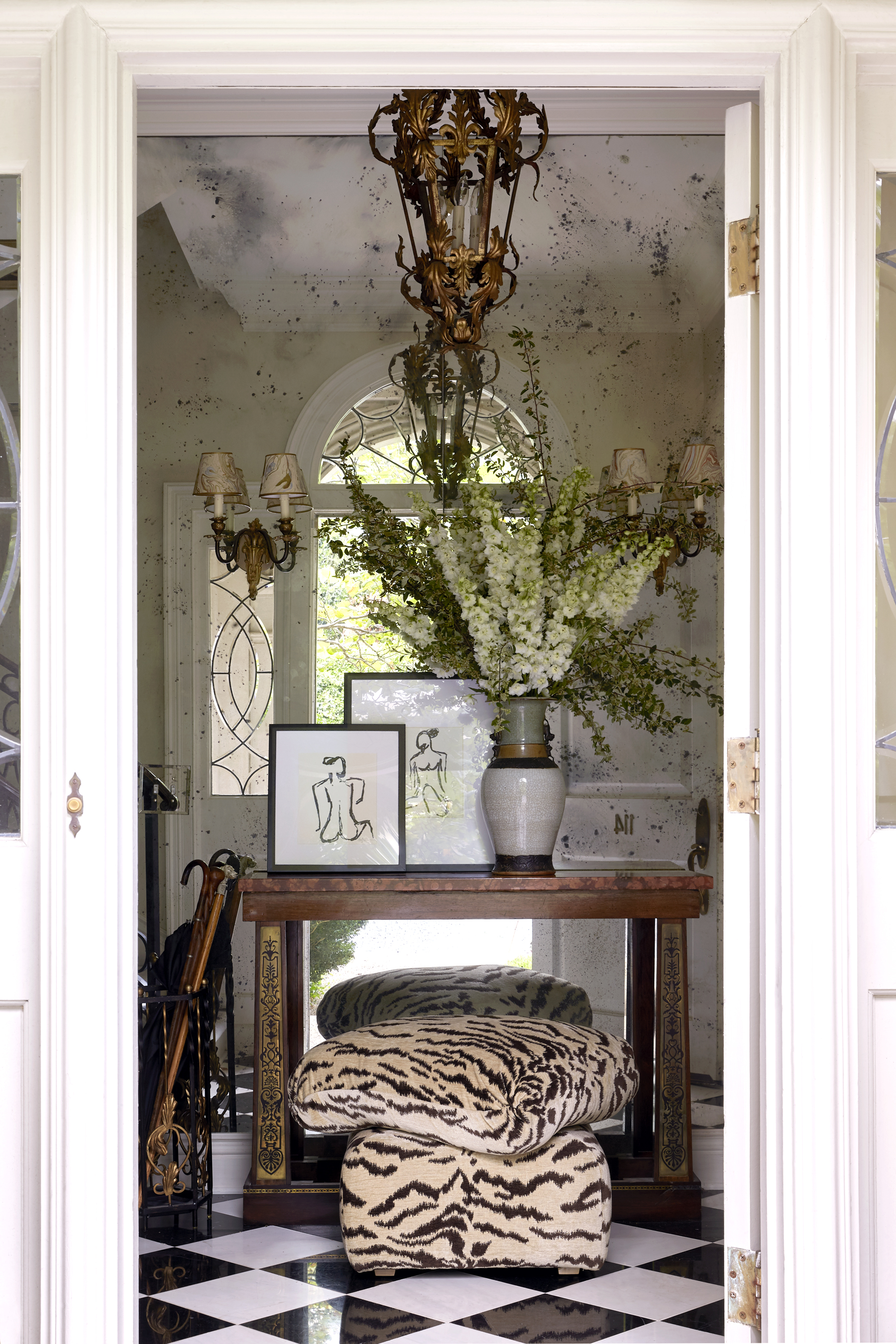 Country to Town: Belle Meade Townhouse  Image 2