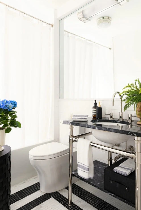 Upper West Side Pied-A-Terre Image 11