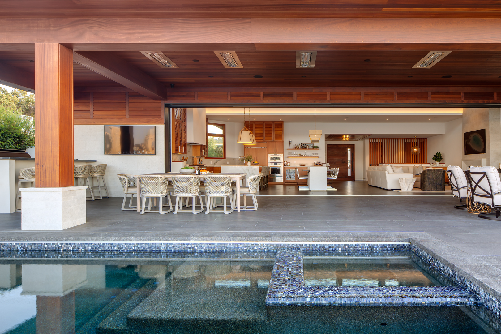 Tropical Bayfront Residence Image 15
