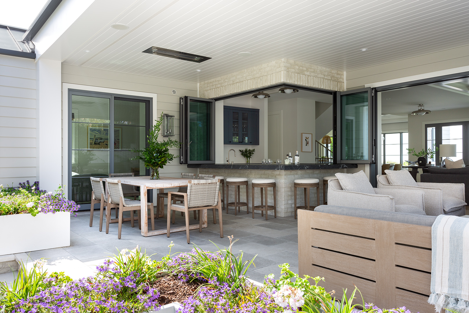 Central Beach Residence Image 11
