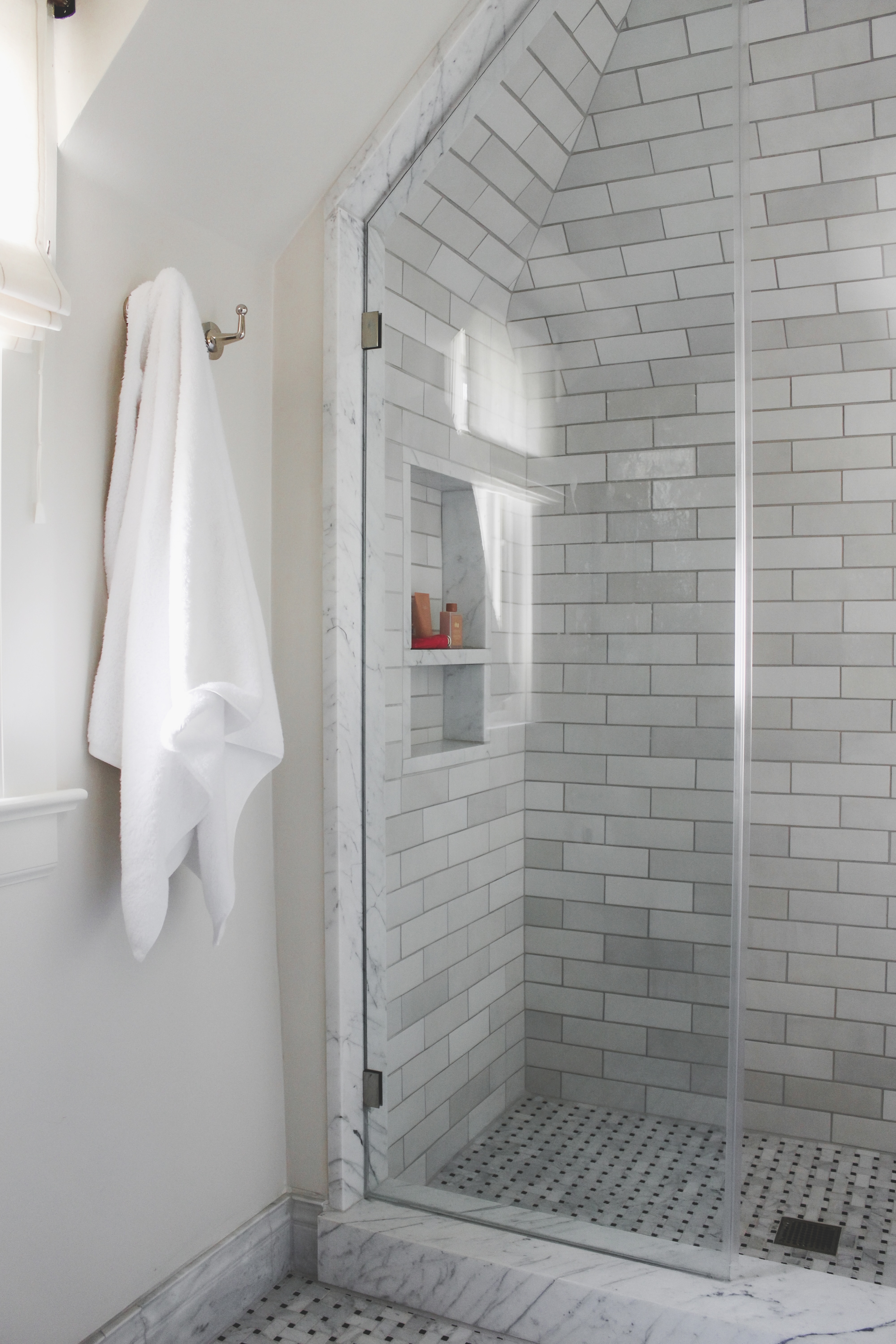 Heirloom English Tudor Guest Bathroom Image 3