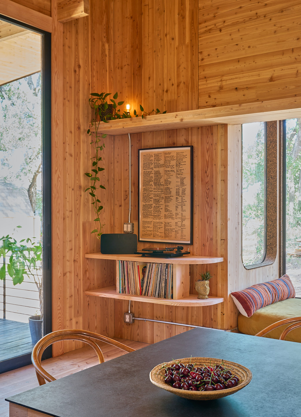 Cross Cabin Image 5