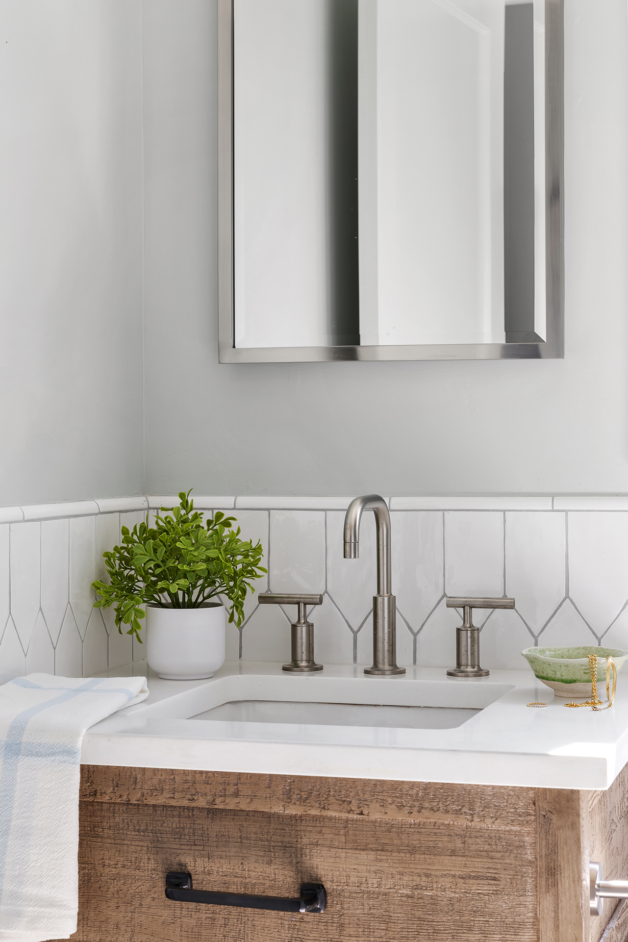 Belmar Beach House featured in HGTV Magazine March/April 2025 Image 5