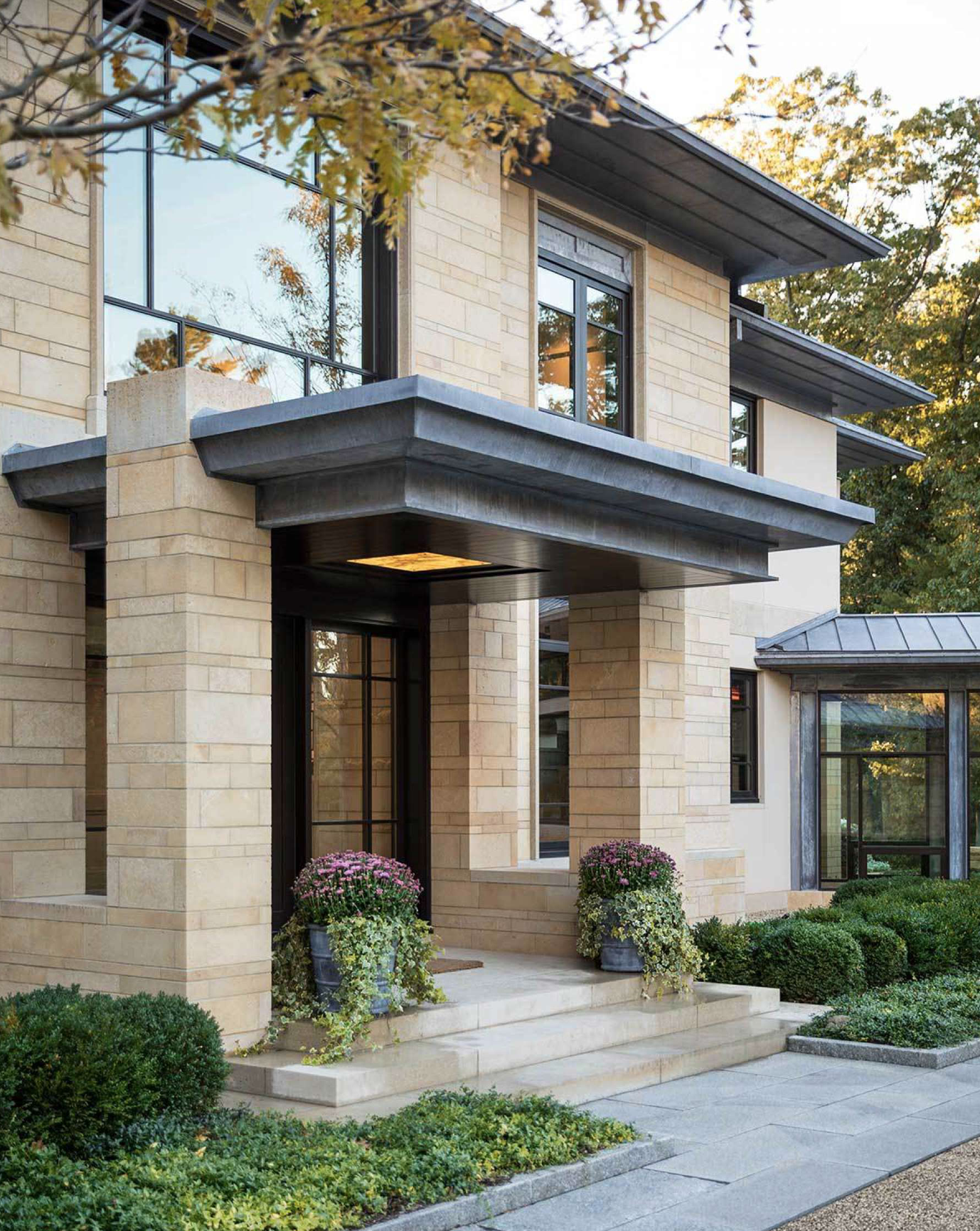 Modern Villa Image 3