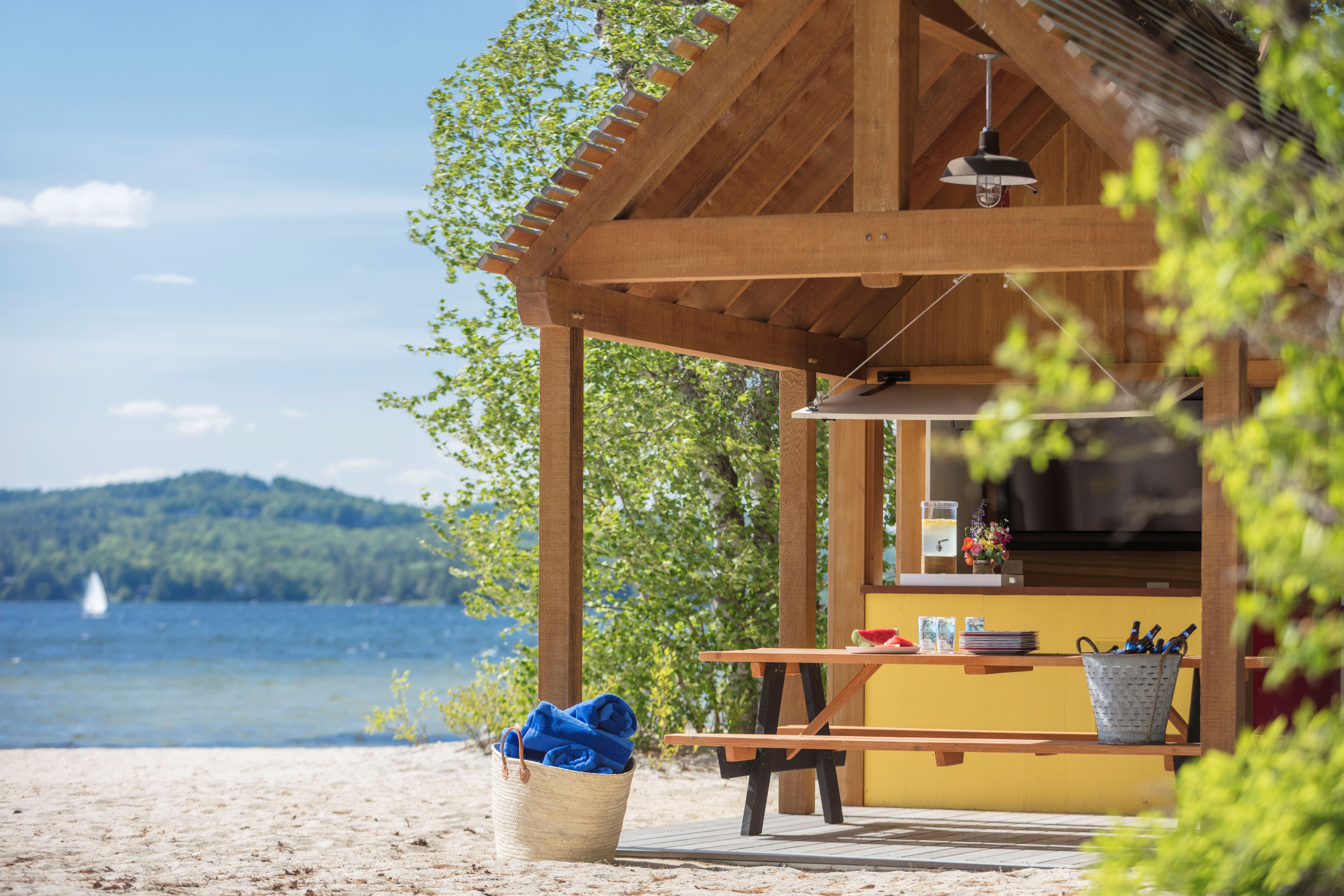 Lakeside Retreat Image 5